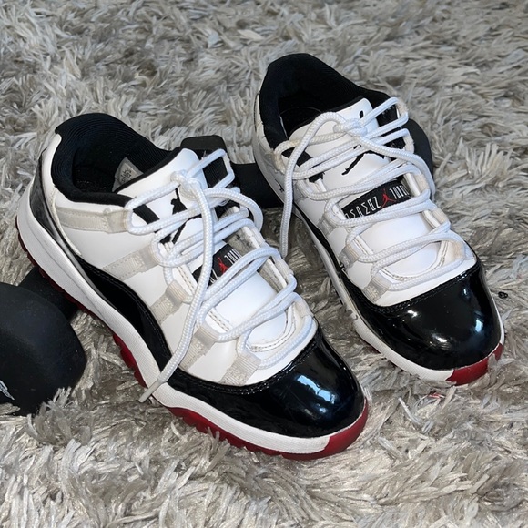 AIR JORDAN 11 RETRO LOW - Picture 2 of 7